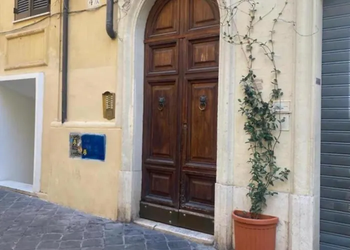 Margutta Domitia *